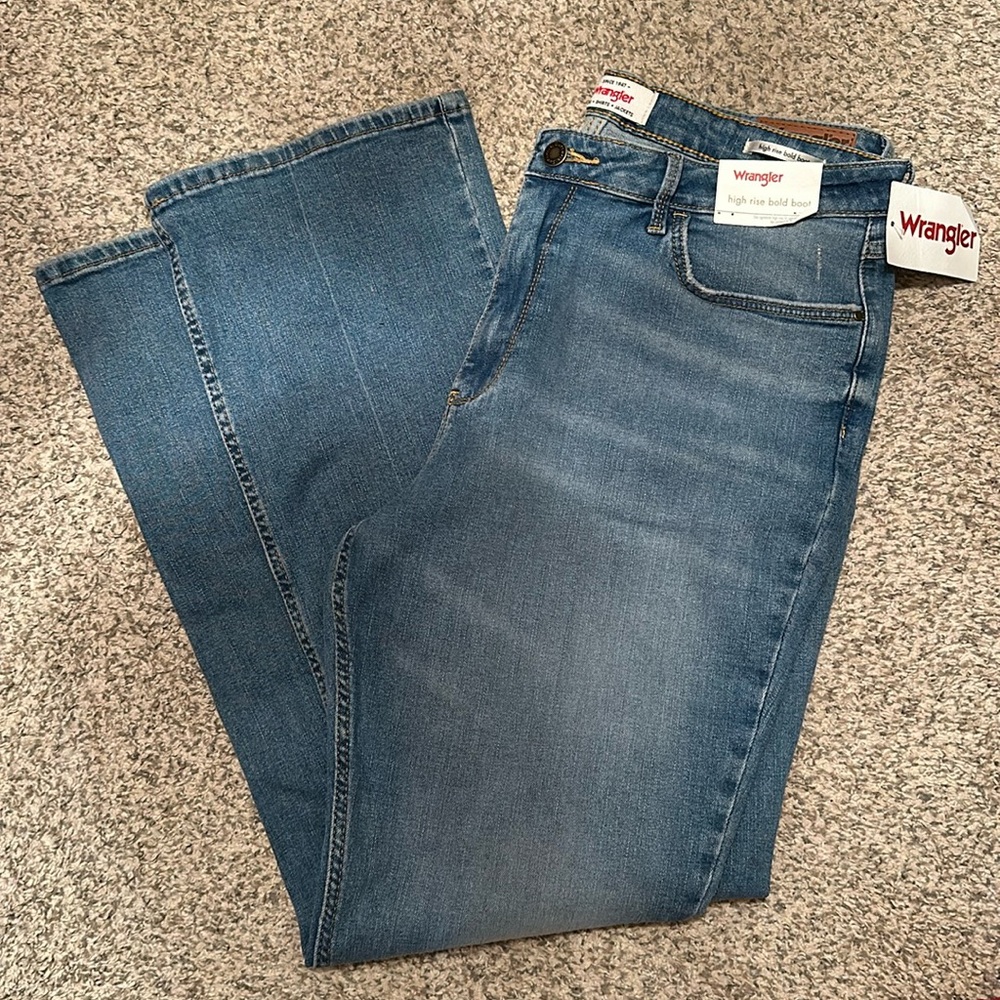 Wrangler women’s High Rise Bold Bootcut size 14 32x32